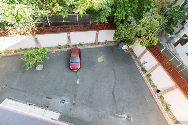 Remarcabila cladire de birouri langa Cismigiu