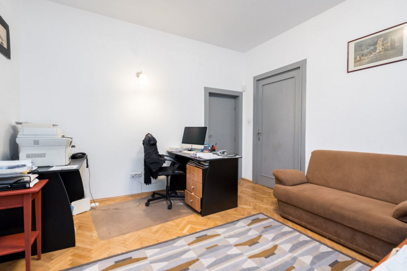 Apartament 3 camere pentru investiție 