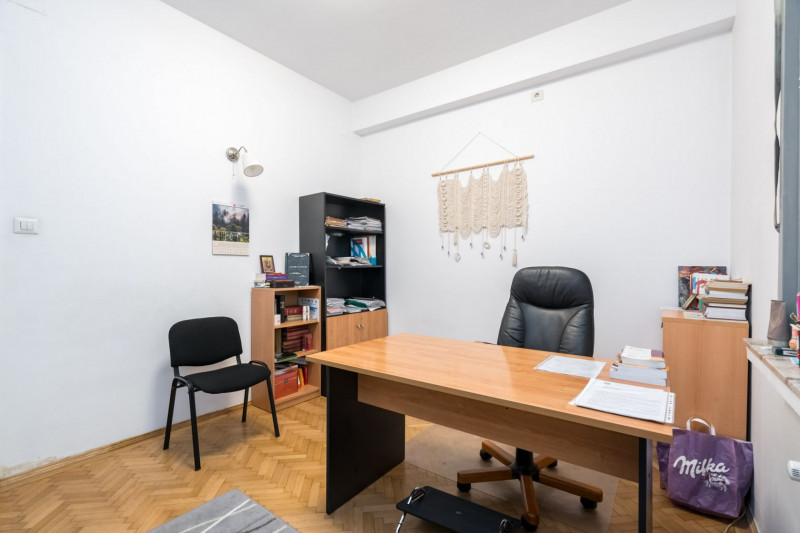 Apartament 3 camere pentru investiție 