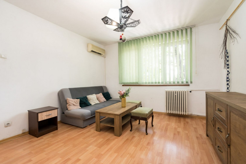 Un apartament decent cu vedere pe spate