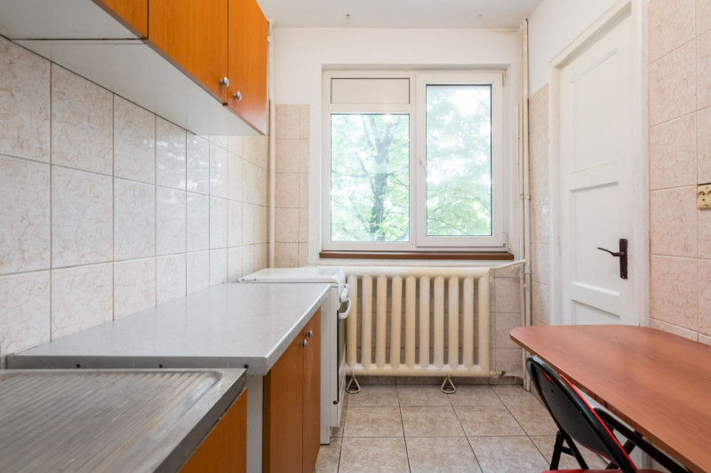 Un apartament decent cu vedere pe spate