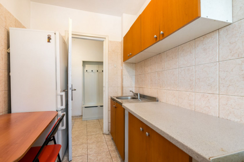 Un apartament decent cu vedere pe spate