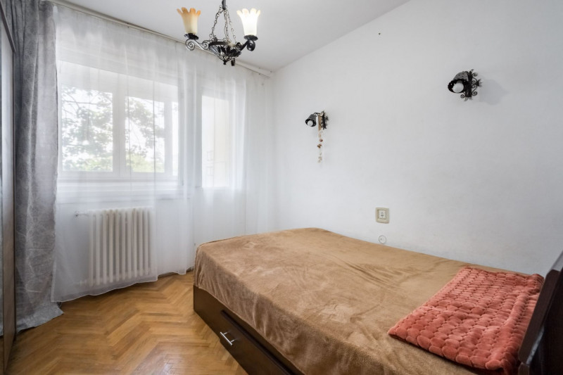 Un apartament decent cu vedere pe spate