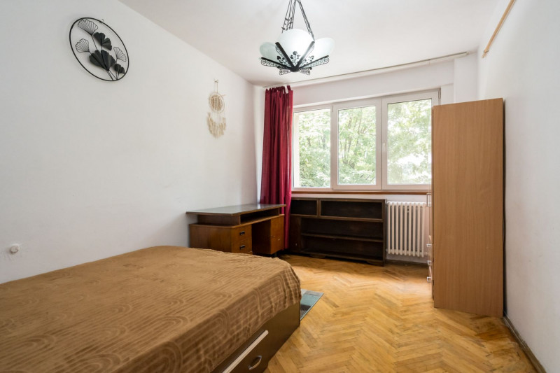 Un apartament decent cu vedere pe spate