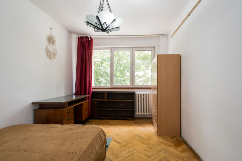 Un apartament decent cu vedere pe spate