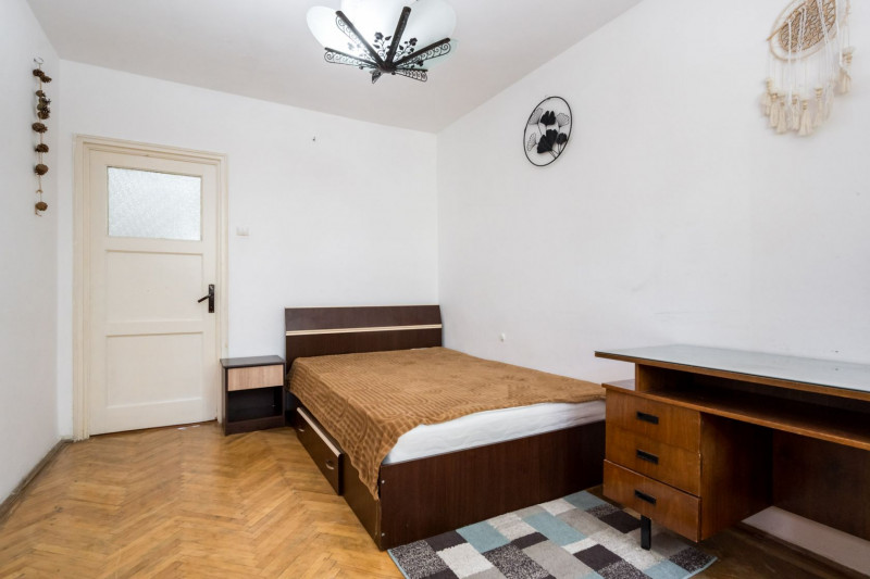 Un apartament decent cu vedere pe spate