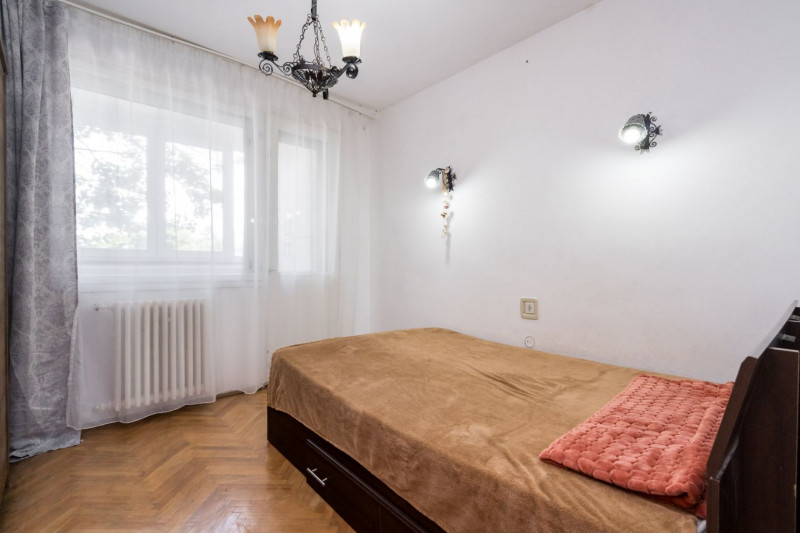 Un apartament decent cu vedere pe spate