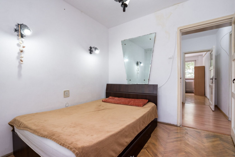 Un apartament decent cu vedere pe spate