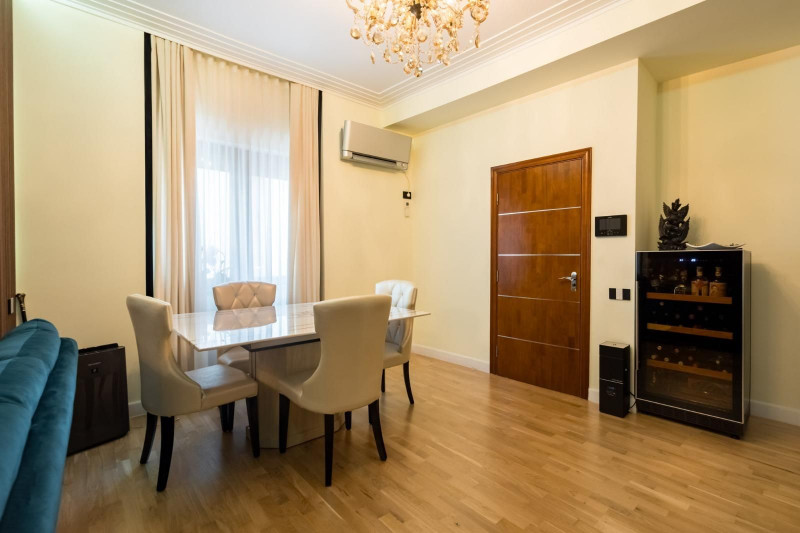 DACIA / TOAMNEI - Vânzare Apartament tip DUPLEX în VILĂ - total RENOVAT!