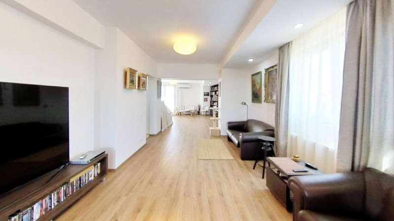 DUPLEX PENTHOUSE for sale, ultra-central, 200 sqm with three terraces of 55 sqm