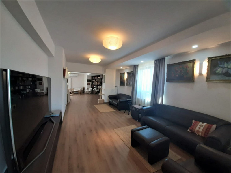 DUPLEX PENTHOUSE for sale, ultra-central, 200 sqm with three terraces of 55 sqm