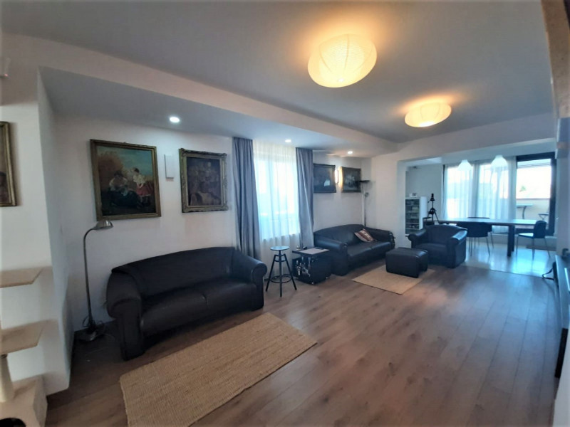 DUPLEX PENTHOUSE for sale, ultra-central, 200 sqm with three terraces of 55 sqm