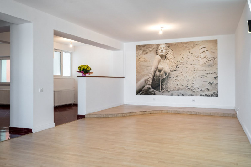 Apartament mare si luminos