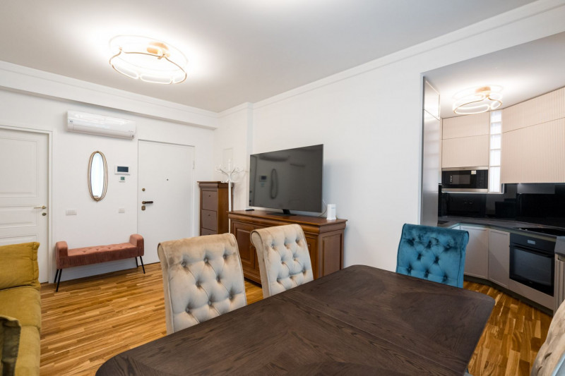 Remarcabil apartament de 2 camere intr-o cladire simbol a Bucurestiului