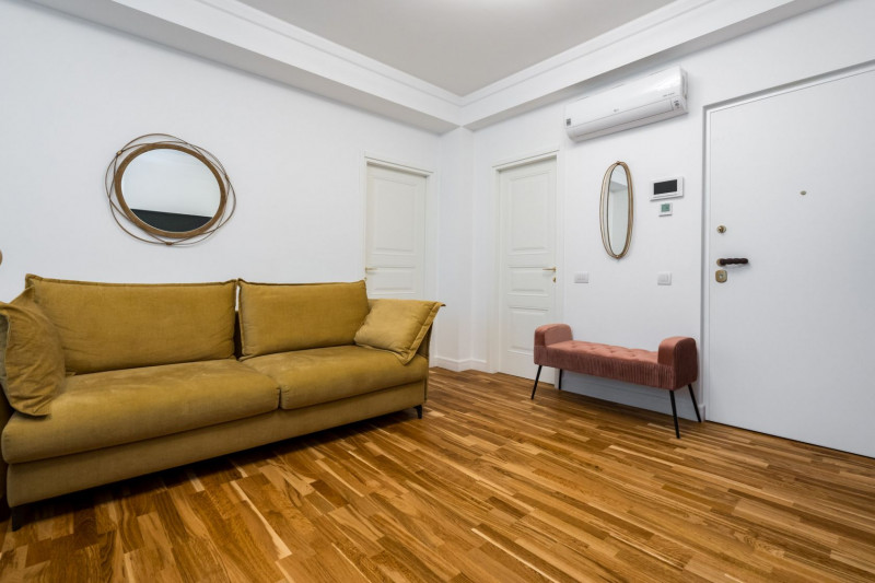 Remarcabil apartament de 2 camere intr-o cladire simbol a Bucurestiului