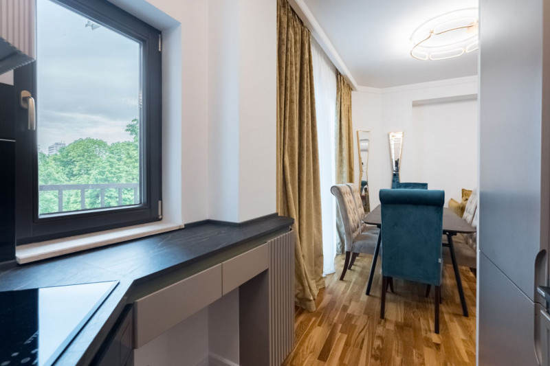 Remarcabil apartament de 2 camere intr-o cladire simbol a Bucurestiului