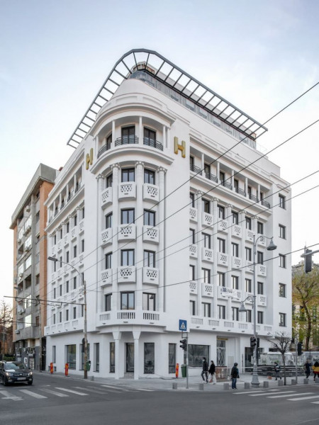 Remarcabil apartament de 2 camere intr-o cladire simbol a Bucurestiului