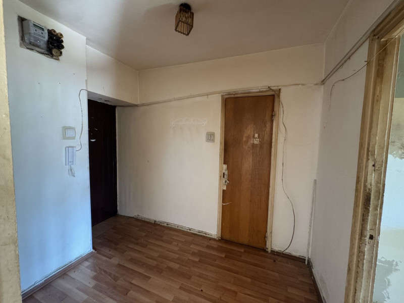 Apartamentul din curtea scolii