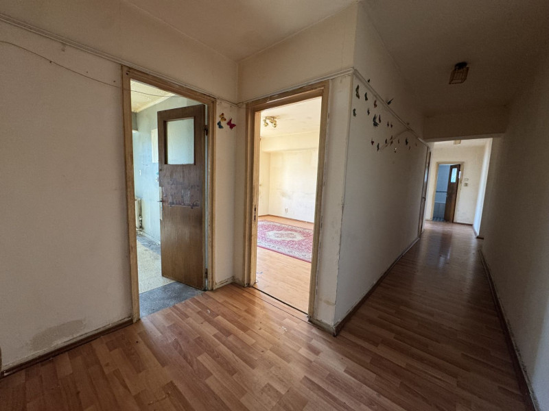 Apartamentul din curtea scolii