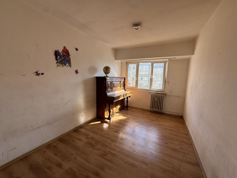 Apartamentul din curtea scolii