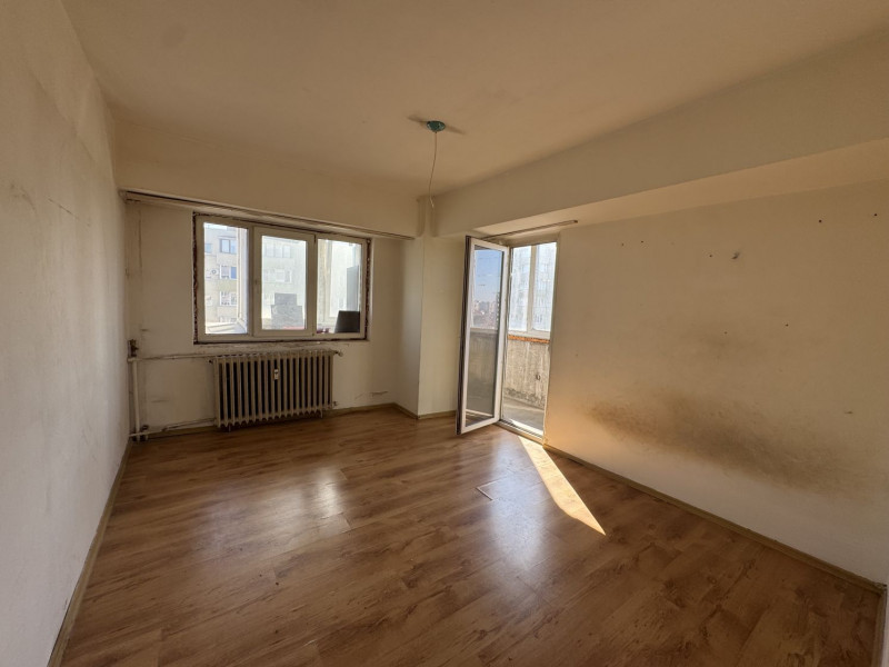 Apartamentul din curtea scolii