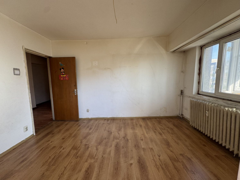 Apartamentul din curtea scolii