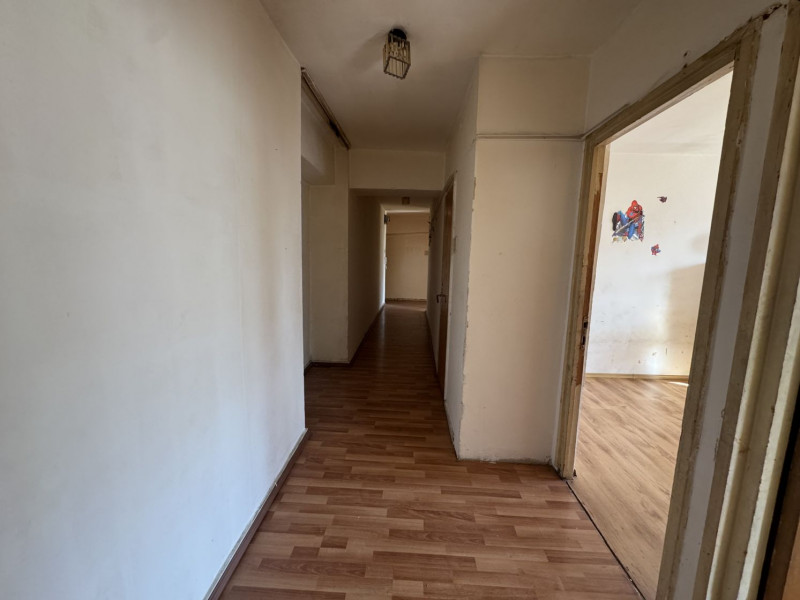 Apartamentul din curtea scolii