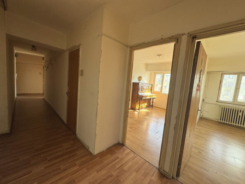 Apartamentul din curtea scolii