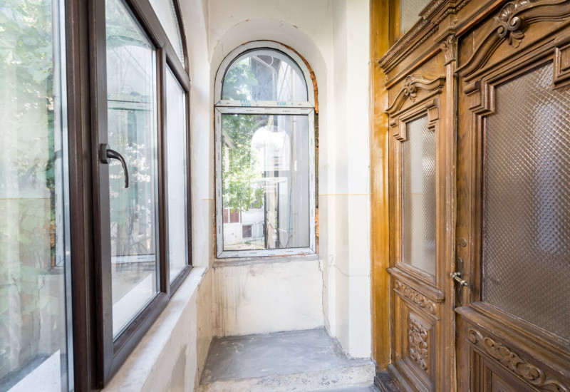 Vila de renovat, pe o stradă liniștită 