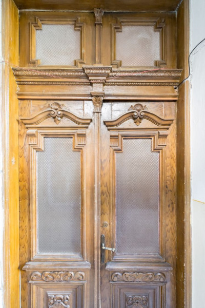 Vila de renovat, pe o stradă liniștită 