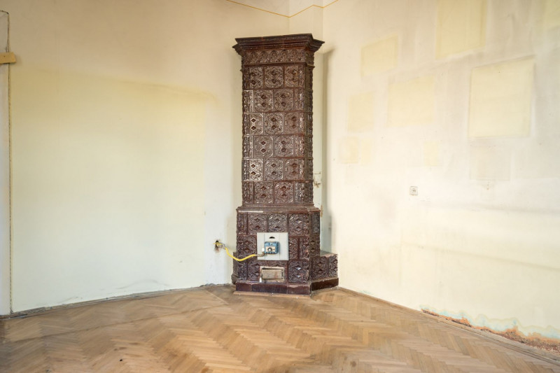 Vila de renovat, pe o stradă liniștită 