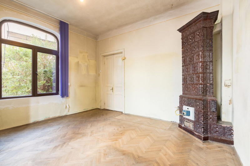 Vila de renovat, pe o stradă liniștită 