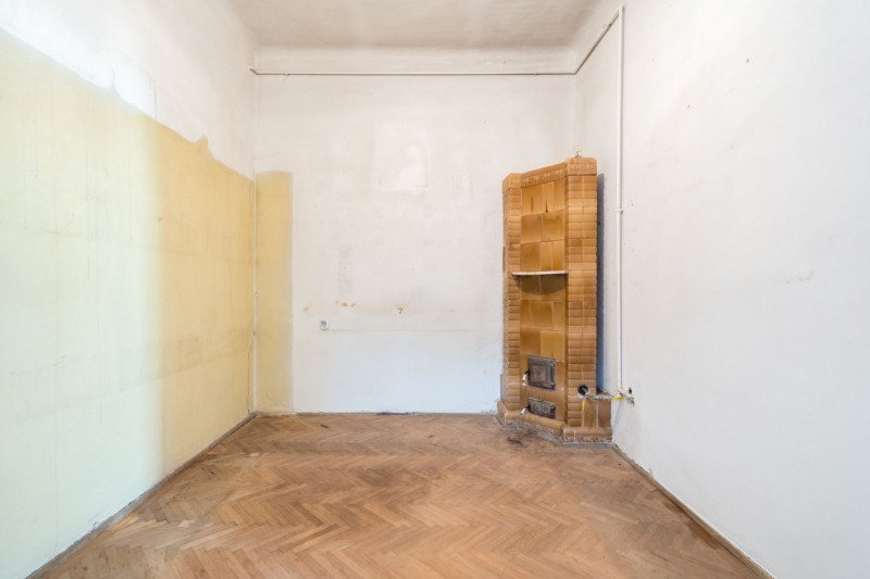 Vila de renovat, pe o stradă liniștită 