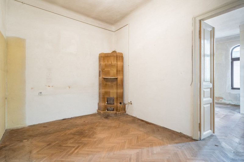 Vila de renovat, pe o stradă liniștită 