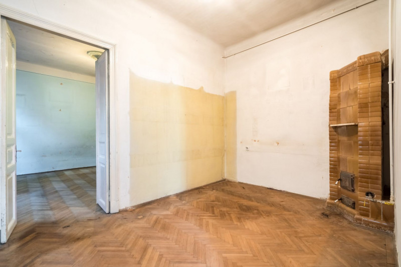 Vila de renovat, pe o stradă liniștită 