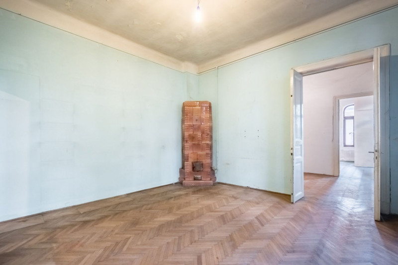 Vila de renovat, pe o stradă liniștită 