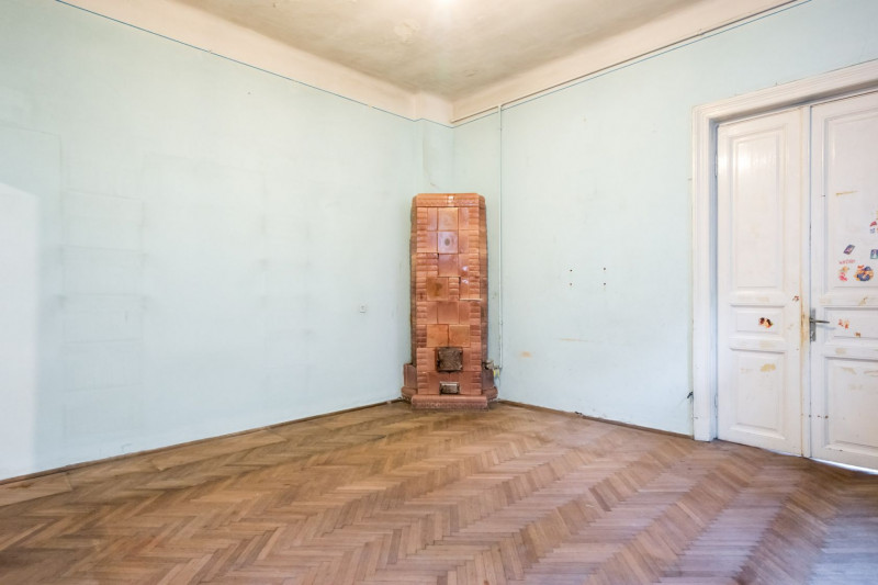 Vila de renovat, pe o stradă liniștită 