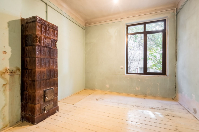 Vila de renovat, pe o stradă liniștită 