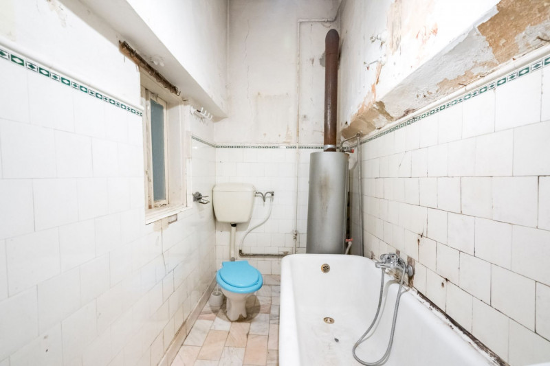 Vila de renovat, pe o stradă liniștită 