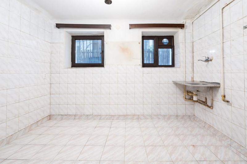 Vila de renovat, pe o stradă liniștită 