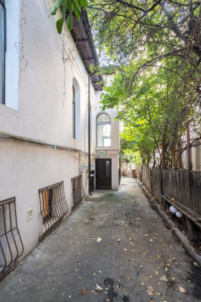 Vila de renovat, pe o stradă liniștită 