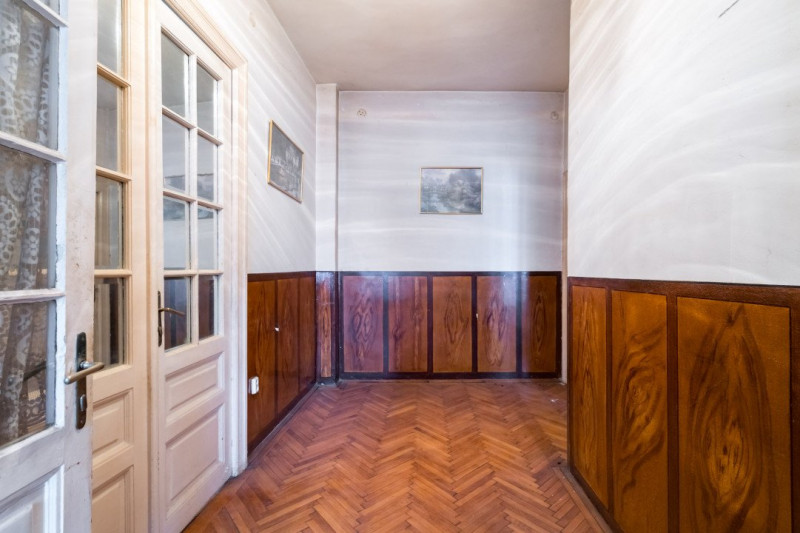 Vila interbelica, curte libera 362mp Cismigiu - Piata Victoriei