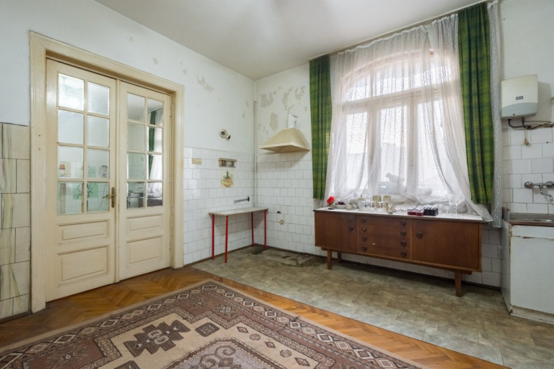 Vila interbelica, curte libera 362mp Cismigiu - Piata Victoriei