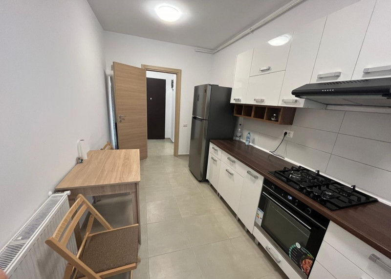 Proprietar , Inchiriez Apartament 2. CAMERE .500 E