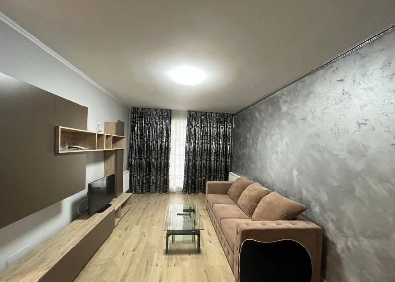 Proprietar , Inchiriez Apartament 2. CAMERE .500 E