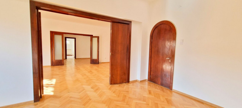 APARTAMENT CU 4 CAMERE 132 MP PIATA ROMANA, LAHOVARI, DIONISIE LUPU