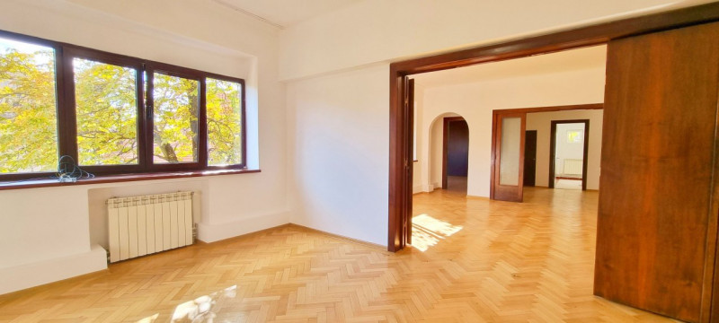 APARTAMENT CU 4 CAMERE 132 MP PIATA ROMANA, LAHOVARI, DIONISIE LUPU