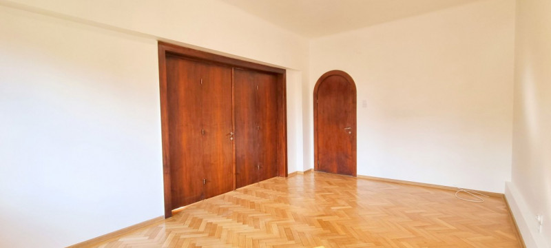 APARTAMENT CU 4 CAMERE 132 MP PIATA ROMANA, LAHOVARI, DIONISIE LUPU