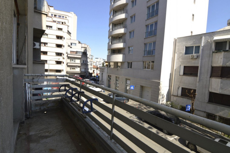 VANZARE APARTAMENT 4 CAMERE ULTRACENTRAL - ARMENEASCA