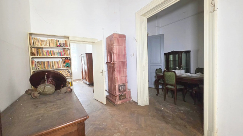Uranus - O casă de renovat cu potential deosebit!